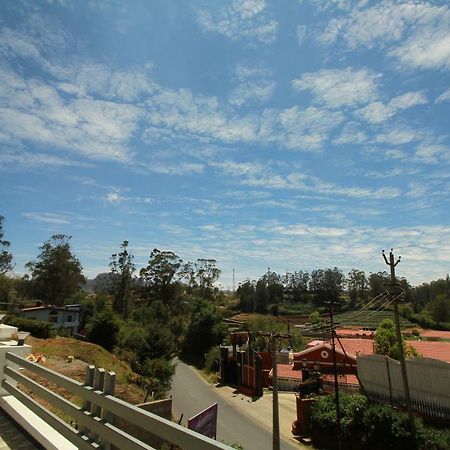 Pine Hill Suites Ooty Buitenkant foto