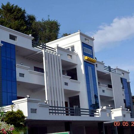 Pine Hill Suites Ooty Buitenkant foto