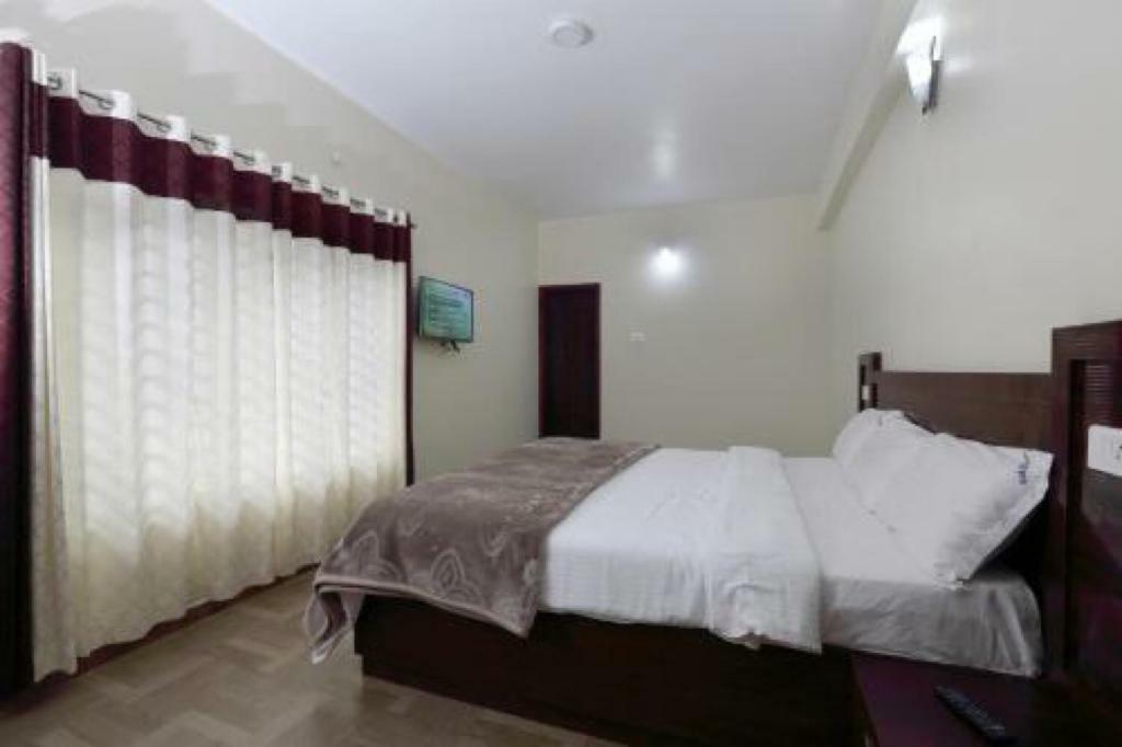 Pine Hill Suites Ooty Buitenkant foto