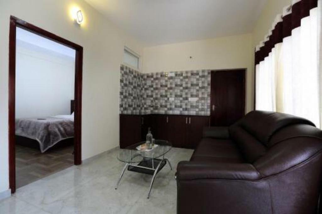 Pine Hill Suites Ooty Buitenkant foto